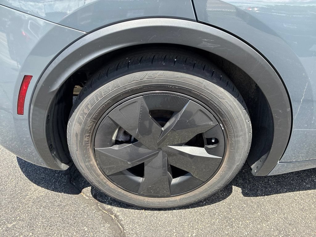 Used 2024 Toyota Prius LE FWD image 10
