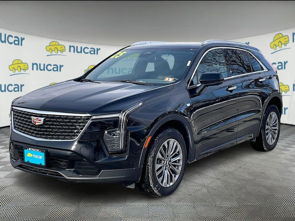 Used 2025 Cadillac XT4 Premium Luxury image 3