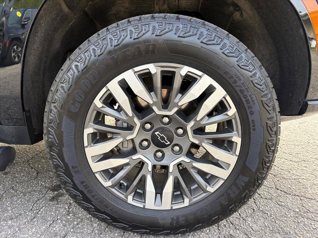 Used 2025 Chevrolet Tahoe Z71 w/ Comfort Package AWD/4WD image 26