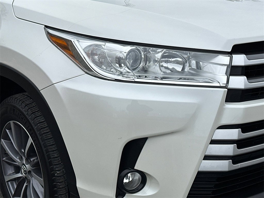 Used 2019 Toyota Highlander XLE image 11