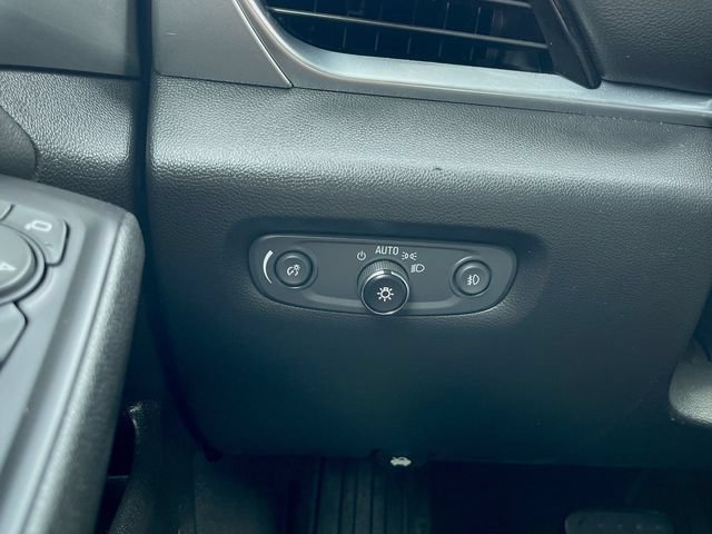 Used 2019 Chevrolet Traverse LT FWD image 18