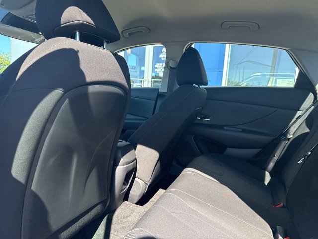 Certified 2025 Hyundai Elantra SE image 50