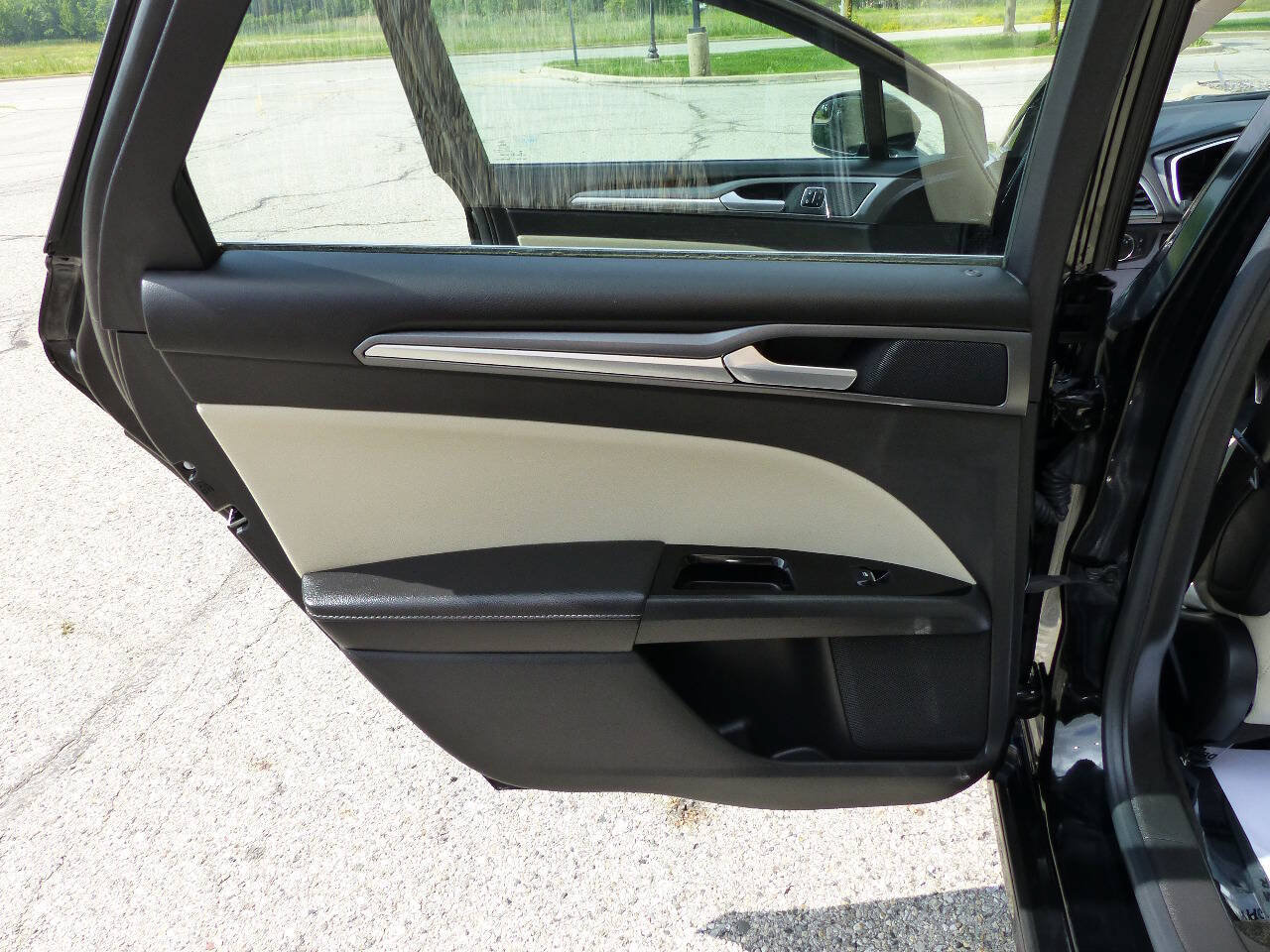 Used 2016 Ford Fusion Titanium FWD image 34