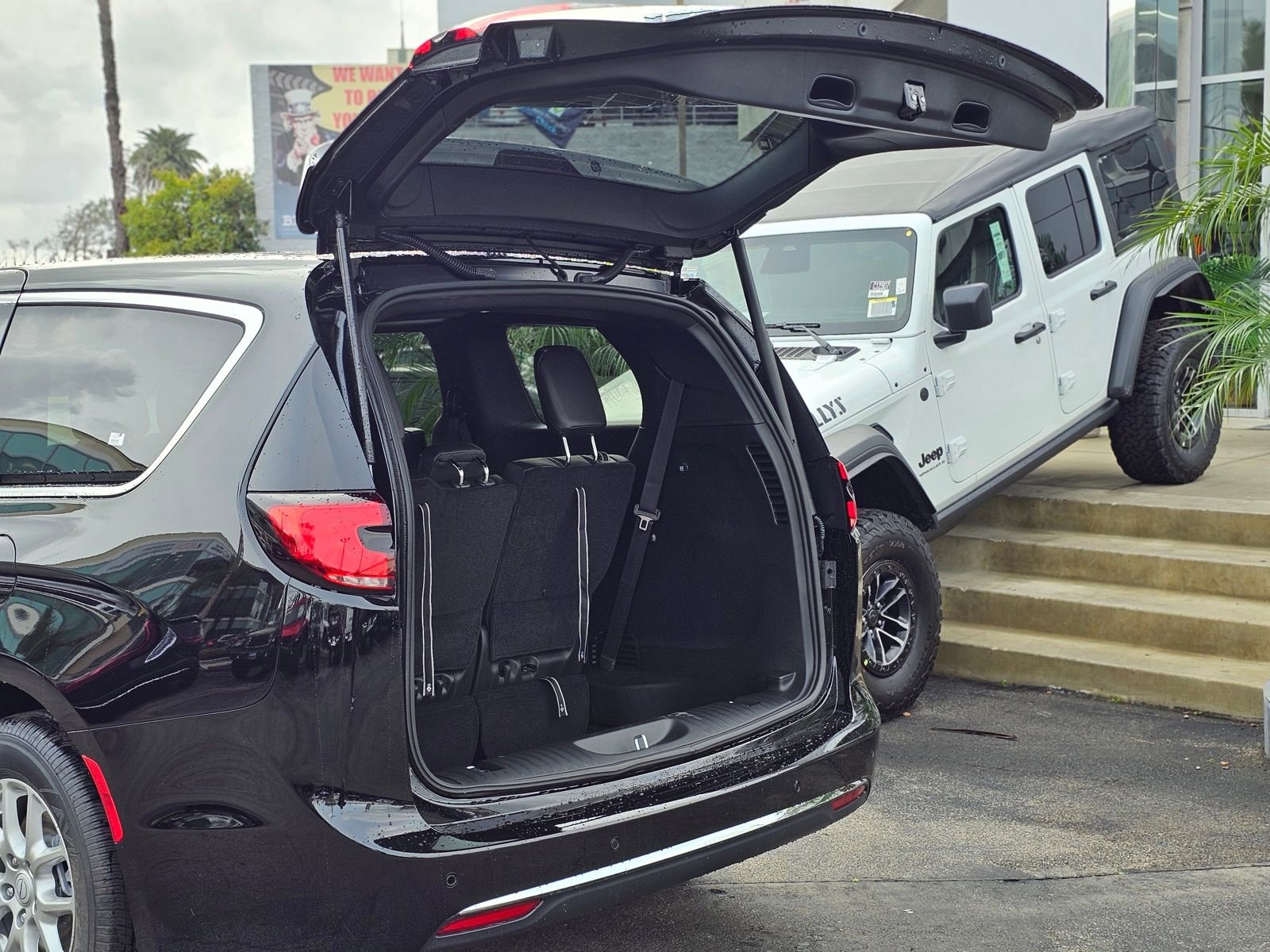 New 2026 Chrysler Pacifica Select image 9