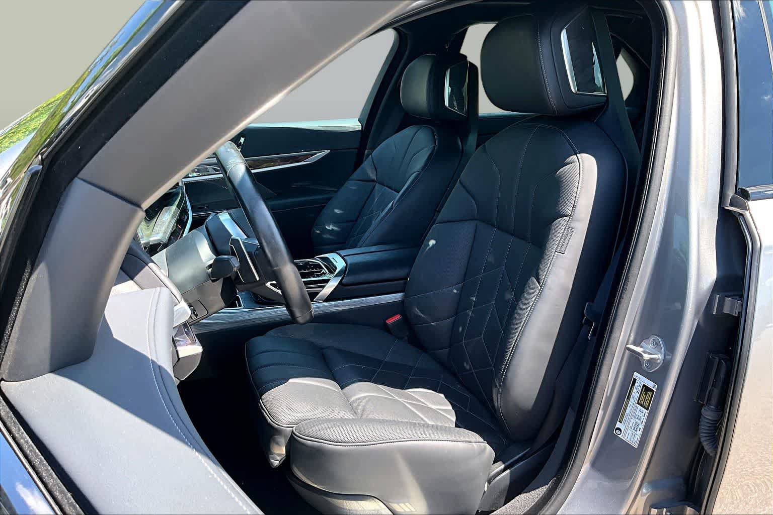 Certified 2025 BMW 740i RWD image 7