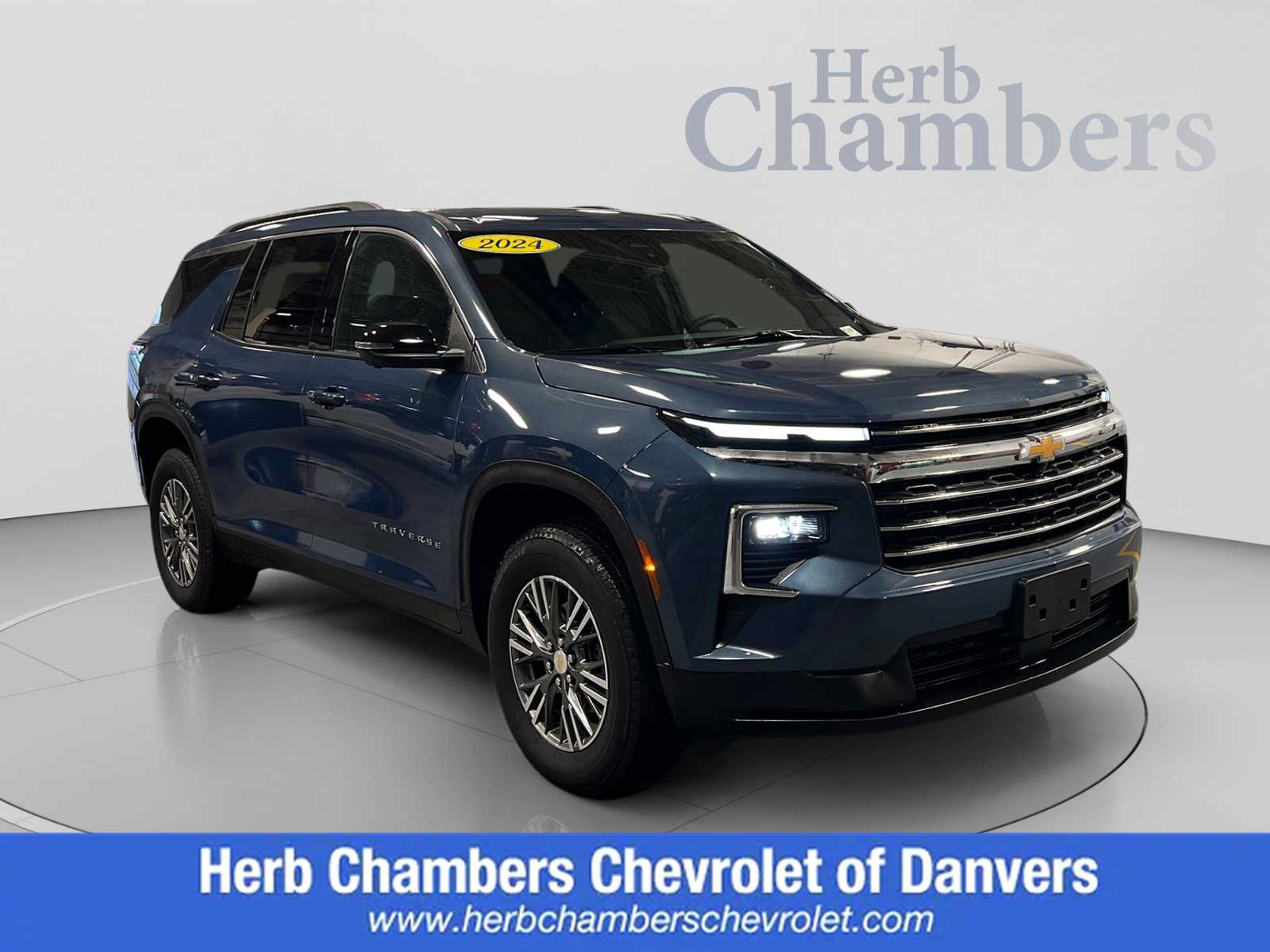 Used 2024 Chevrolet Traverse LT