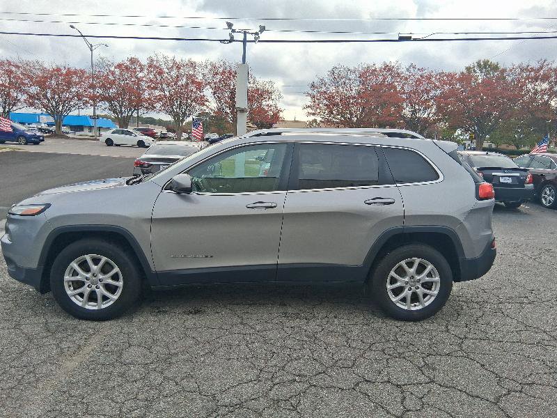 Used 2015 Jeep Cherokee Latitude w/ Cold Weather Group image 17