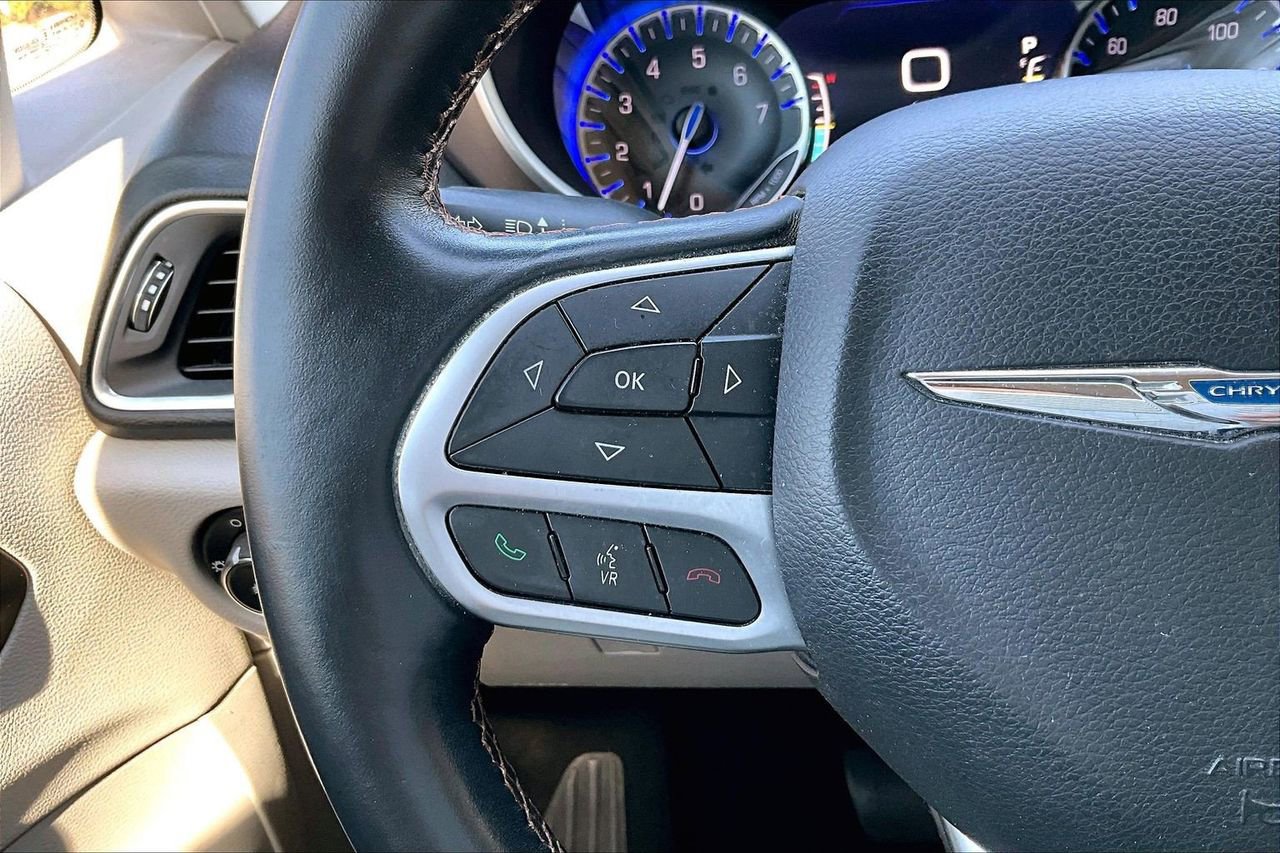 Used 2017 Chrysler Pacifica Touring-L Plus w/ Tire & Wheel Group FWD image 29