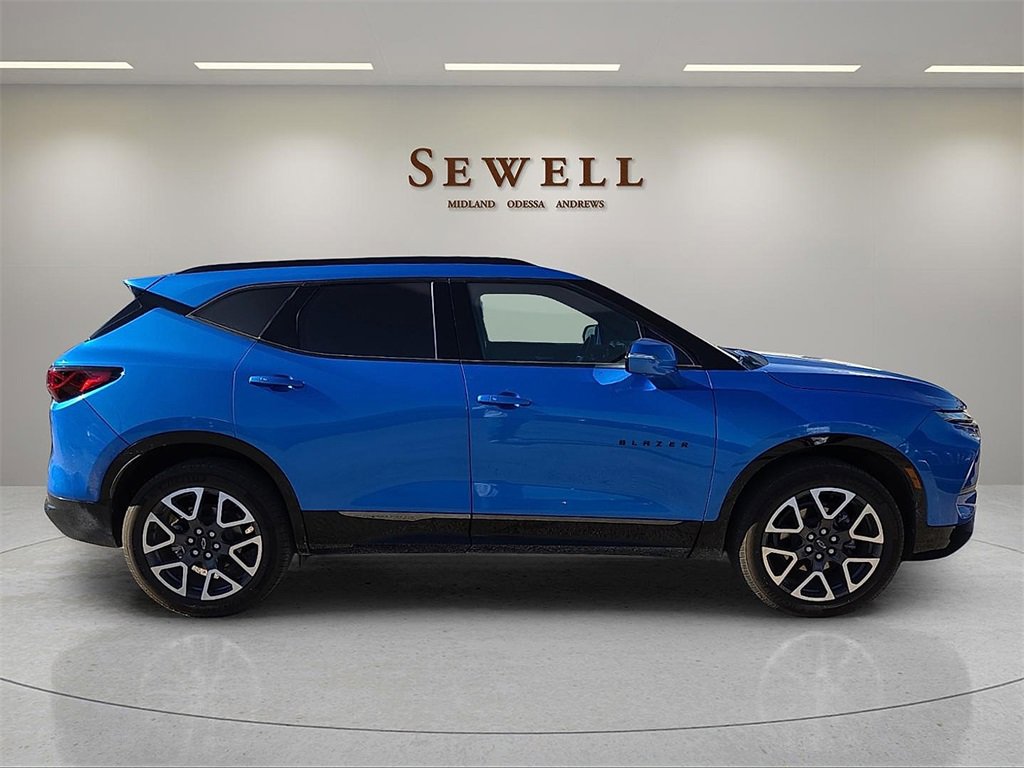 Used 2024 Chevrolet Blazer RS w/ Driver Confidence II Package image 5