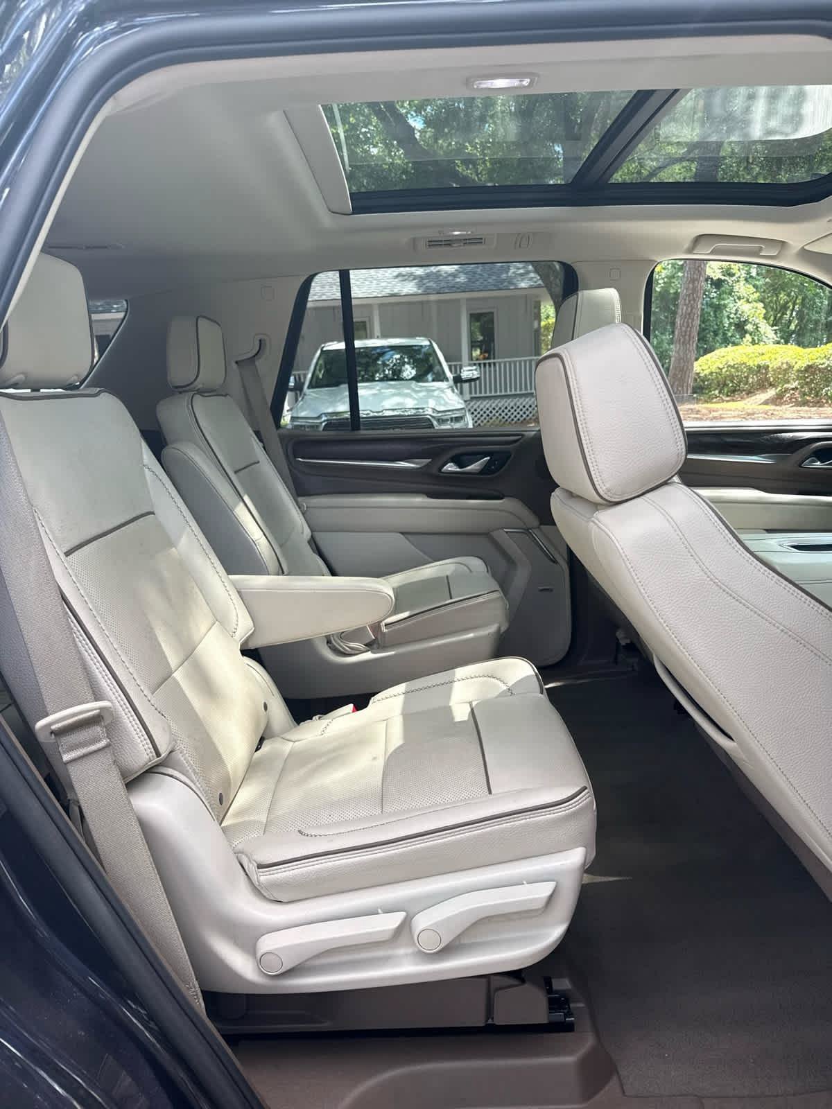 Used 2023 GMC Yukon Denali AWD/4WD image 15