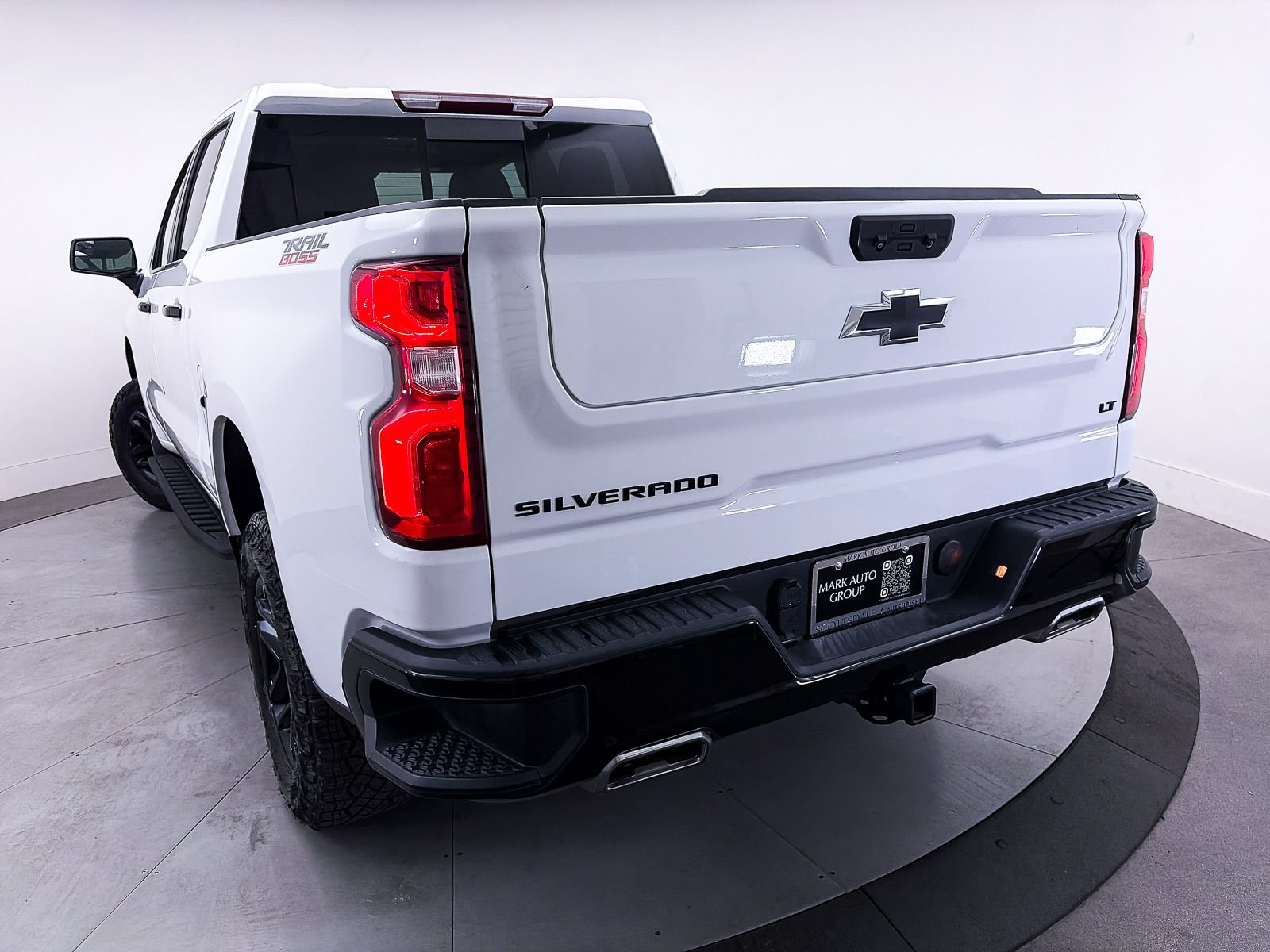 Used 2024 Chevrolet Silverado 1500 LT Trail Boss w/ Convenience Package II AWD/4WD image 5