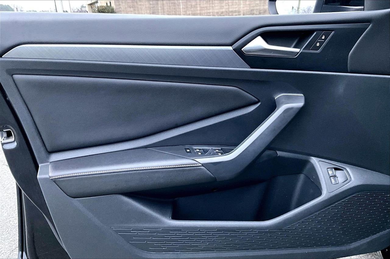 Used 2024 Volkswagen Jetta SE image 24