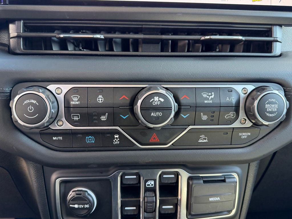 Certified 2025 Jeep Wrangler Unlimited Sahara image 25