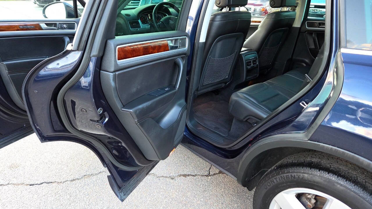 Used 2012 Volkswagen Touareg VR6 image 30