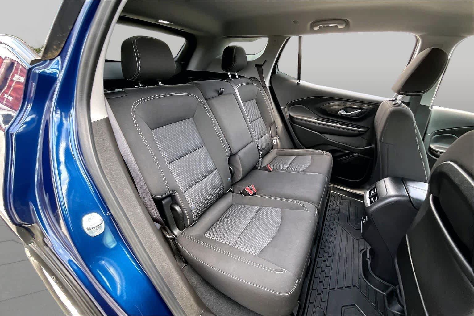 Used 2022 GMC Terrain SLE w/ Driver Convenience Package FWD image 19