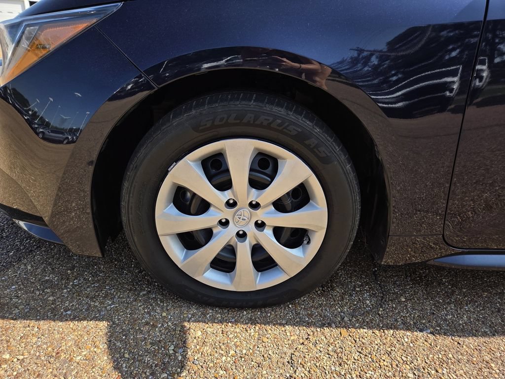Used 2023 Toyota Corolla LE FWD image 29
