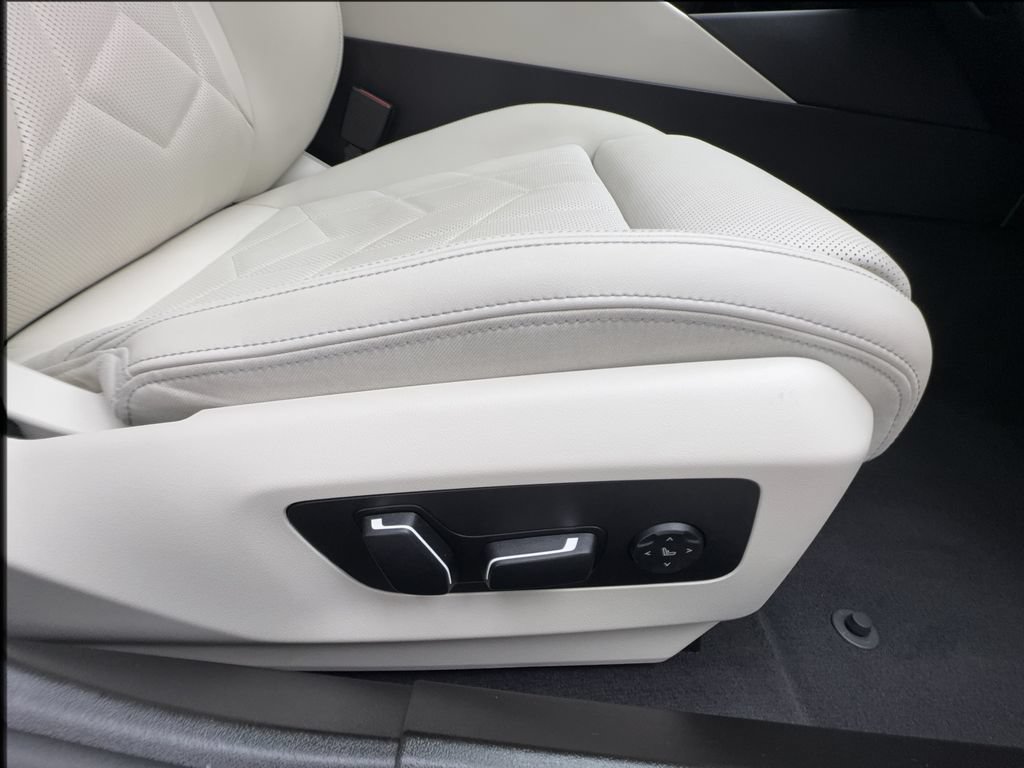Used 2024 BMW i5 eDrive40i w/ Executive Package RWD image 35