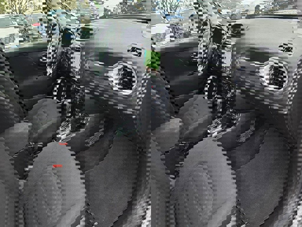 Used 2021 Jeep Renegade Latitude w/ Luxury Group I image 24