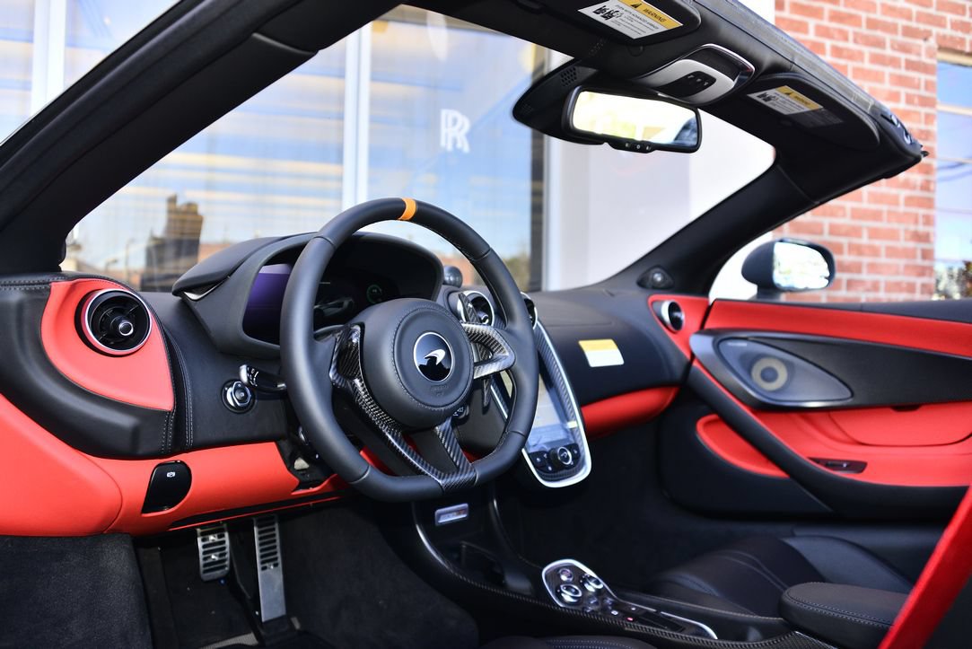 Used 2020 McLaren 600LT Spider RWD image 9