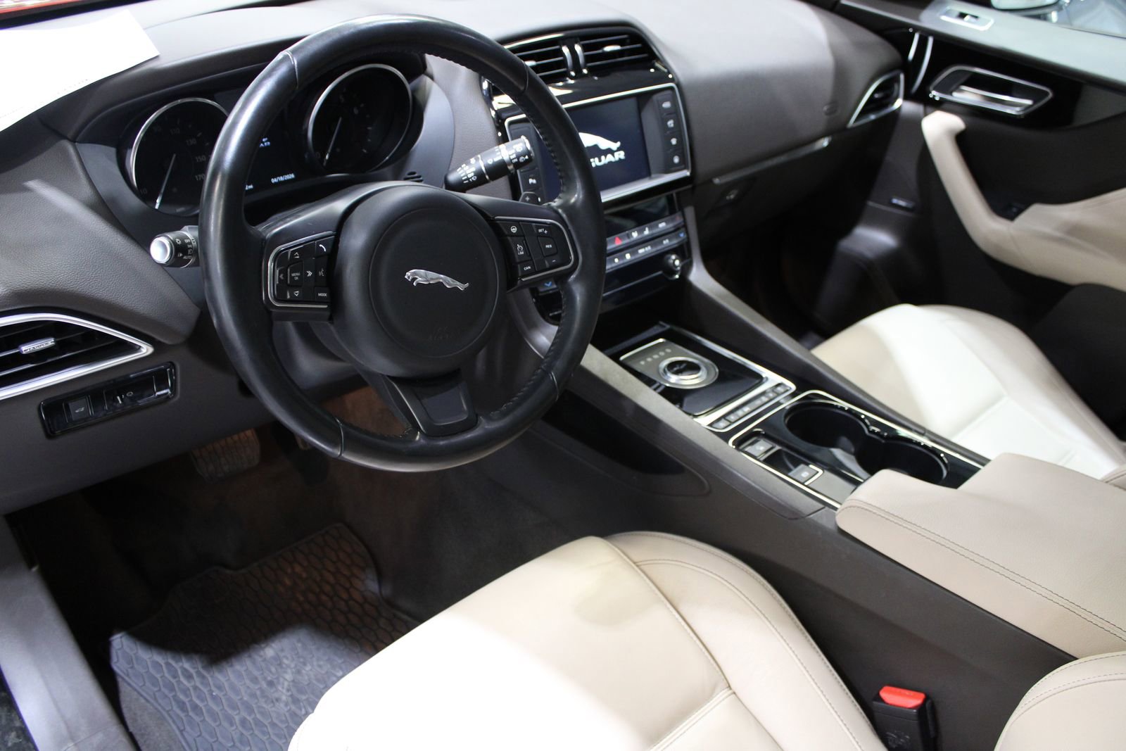 Used 2017 Jaguar F-PACE Prestige image 27