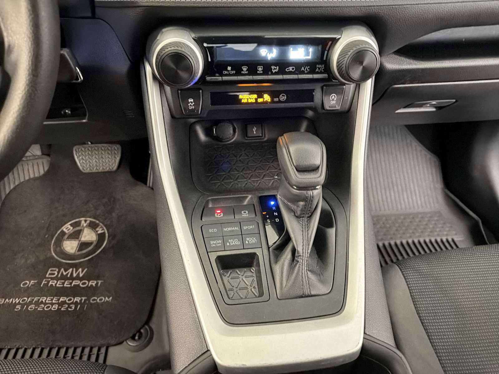 Used 2022 Toyota RAV4 LE AWD/4WD image 17