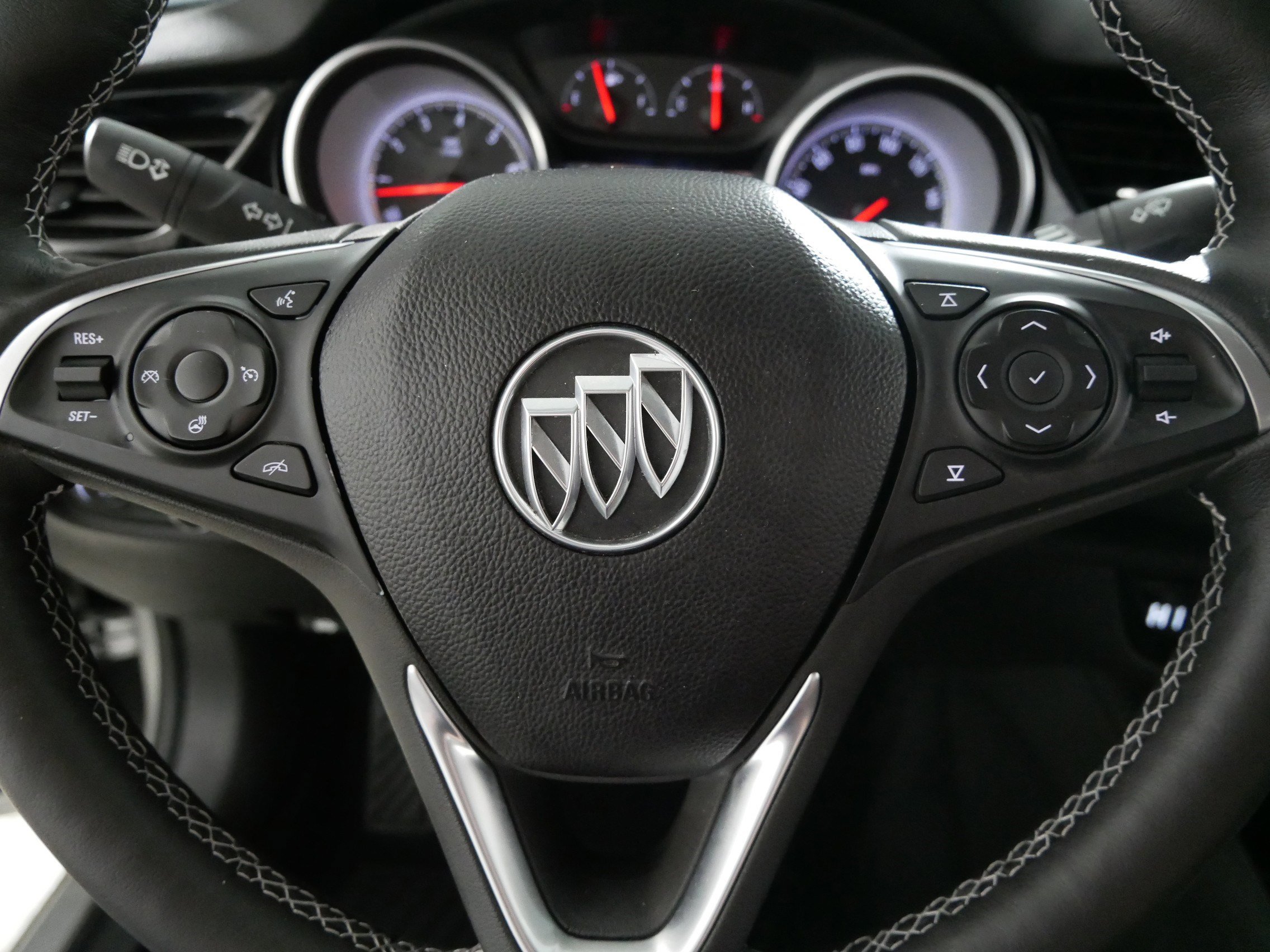 Used 2018 Buick Regal Essence image 25