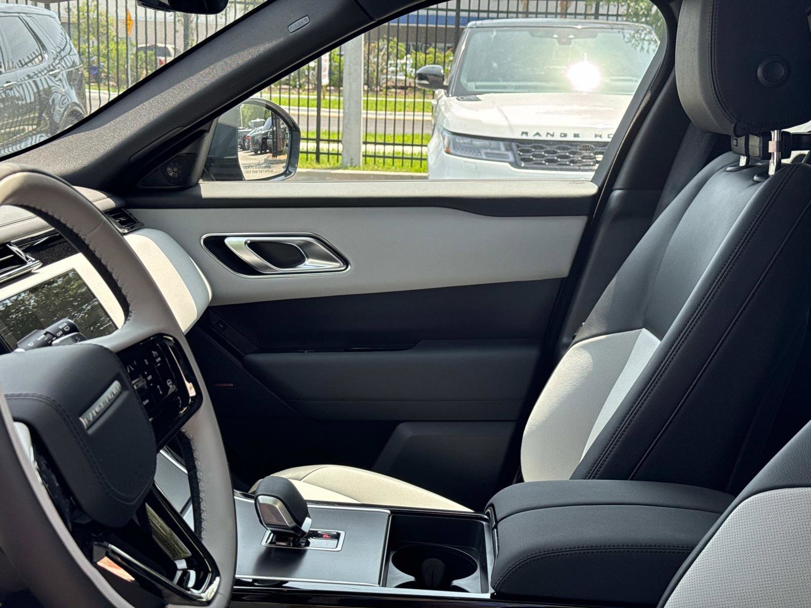 New 2026 Land Rover Range Rover Velar Dynamic SE image 21