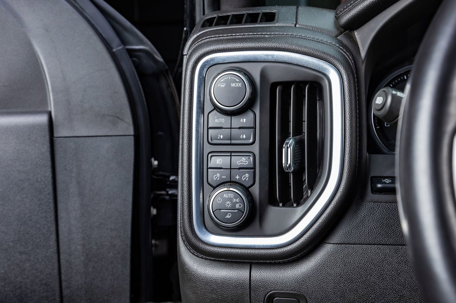 Used 2021 Chevrolet Silverado 2500 LTZ w/ Carhartt Edition AWD/4WD image 19