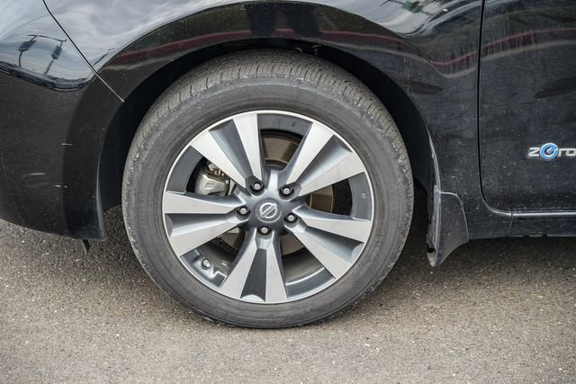 Used 2017 Nissan Leaf SL w/ Premium Package image 11