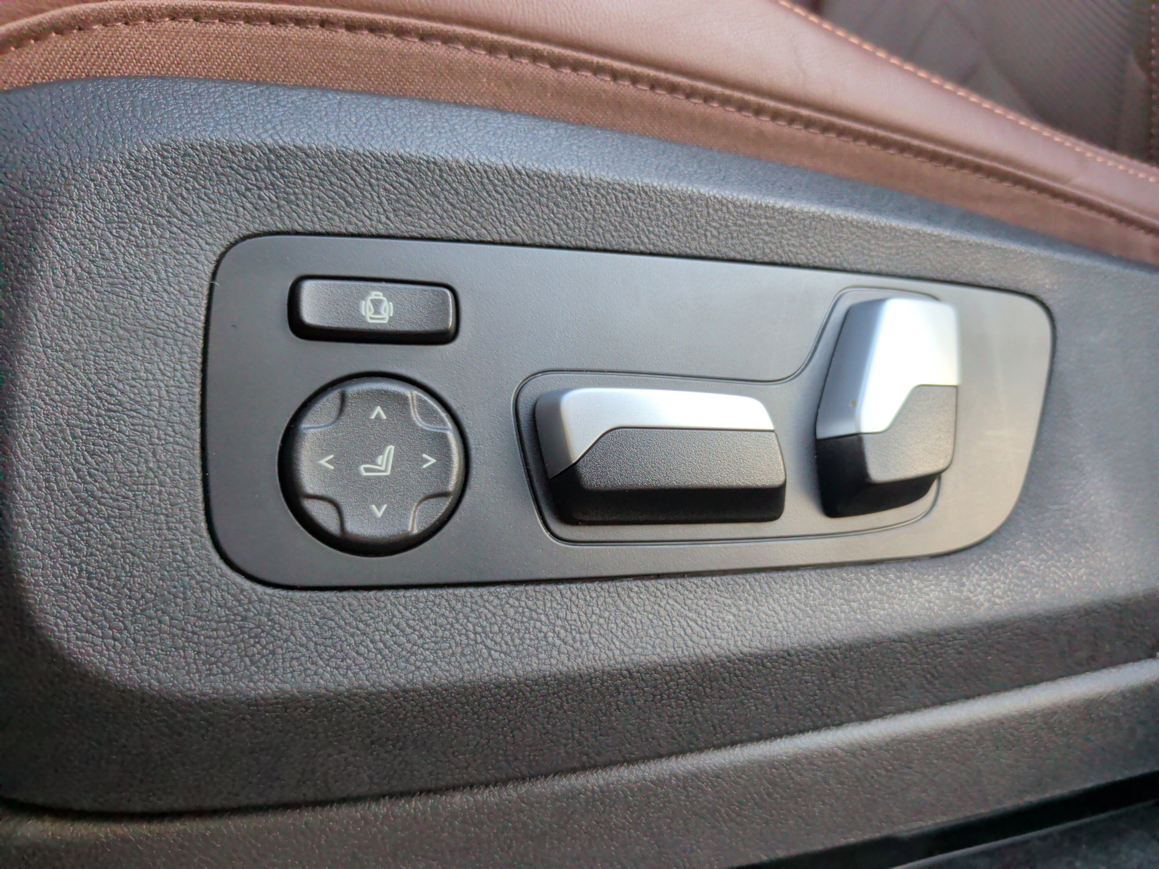 Certified 2024 BMW X5 xDrive40i w/ M Sport Package image 27