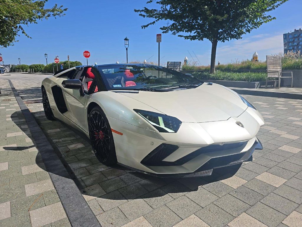 Used 2018 Lamborghini Aventador S AWD/4WD image 2