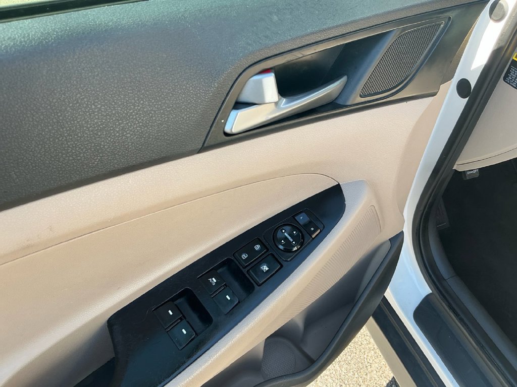 Used 2016 Hyundai Tucson SE w/ Option Group 02 FWD image 16