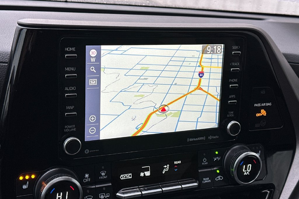 Used 2022 Toyota Highlander XLE AWD/4WD image 24