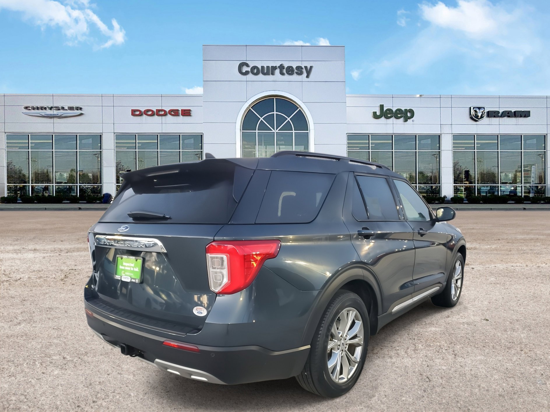 Used 2023 Ford Explorer XLT w/ Equipment Group 202A image 4