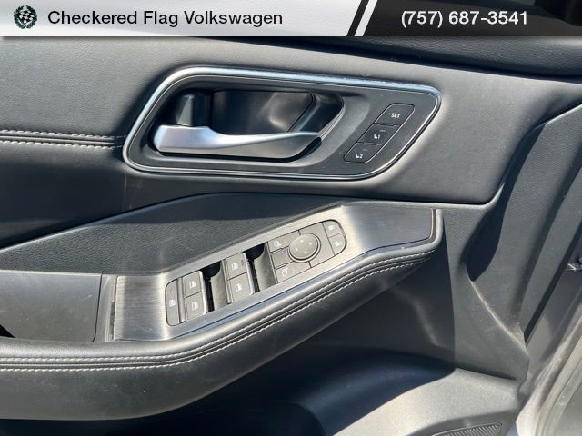 Used 2024 Nissan Rogue Platinum AWD/4WD image 14