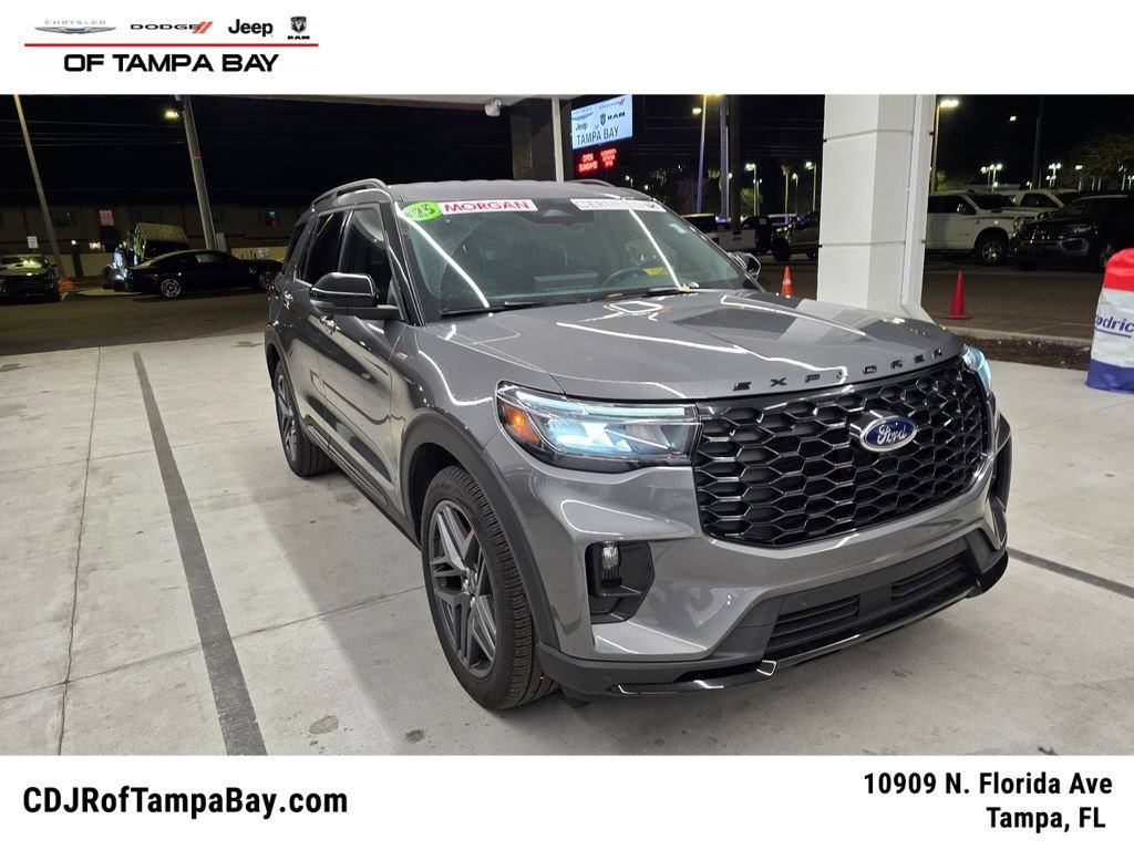 Used 2025 Ford Explorer ST-Line w/ ST-Line Street Pack image 1