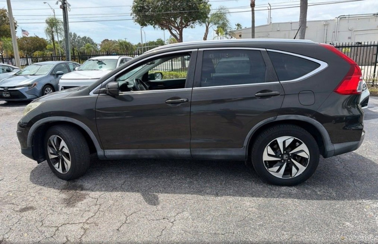 Used 2016 Honda CR-V Touring image 2