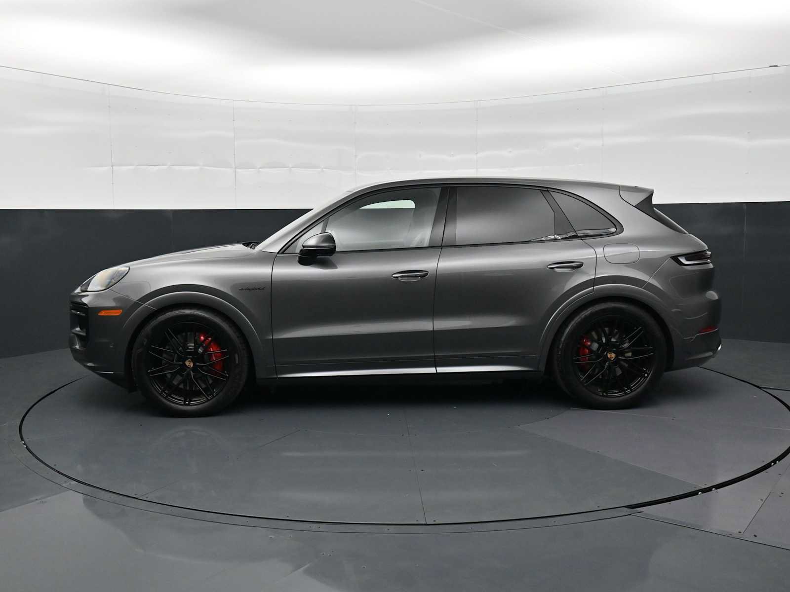 Used 2026 Porsche Cayenne S AWD/4WD image 2