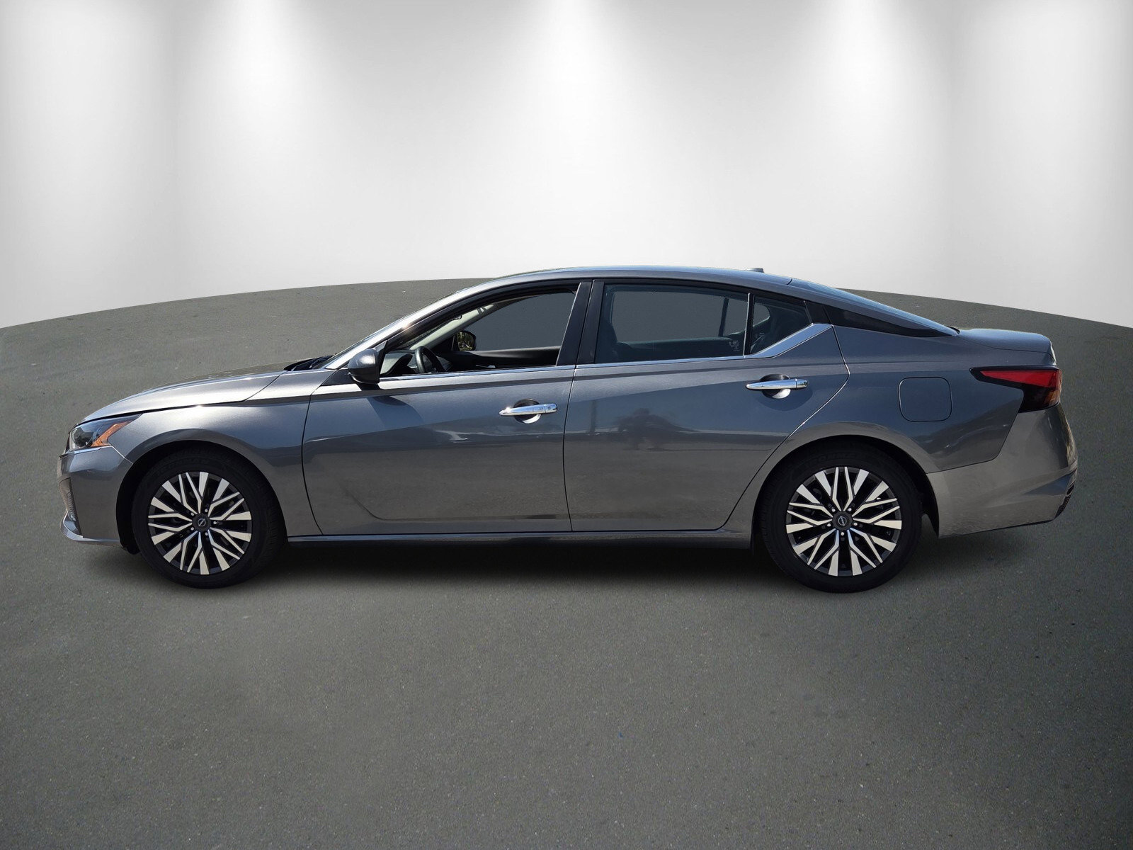 Used 2024 Nissan Altima 2.5 SV image 4