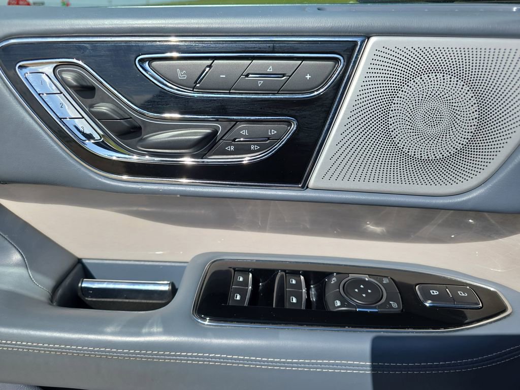 Used 2021 Lincoln Navigator Black Label w/ Cargo Convenience Package AWD/4WD image 29
