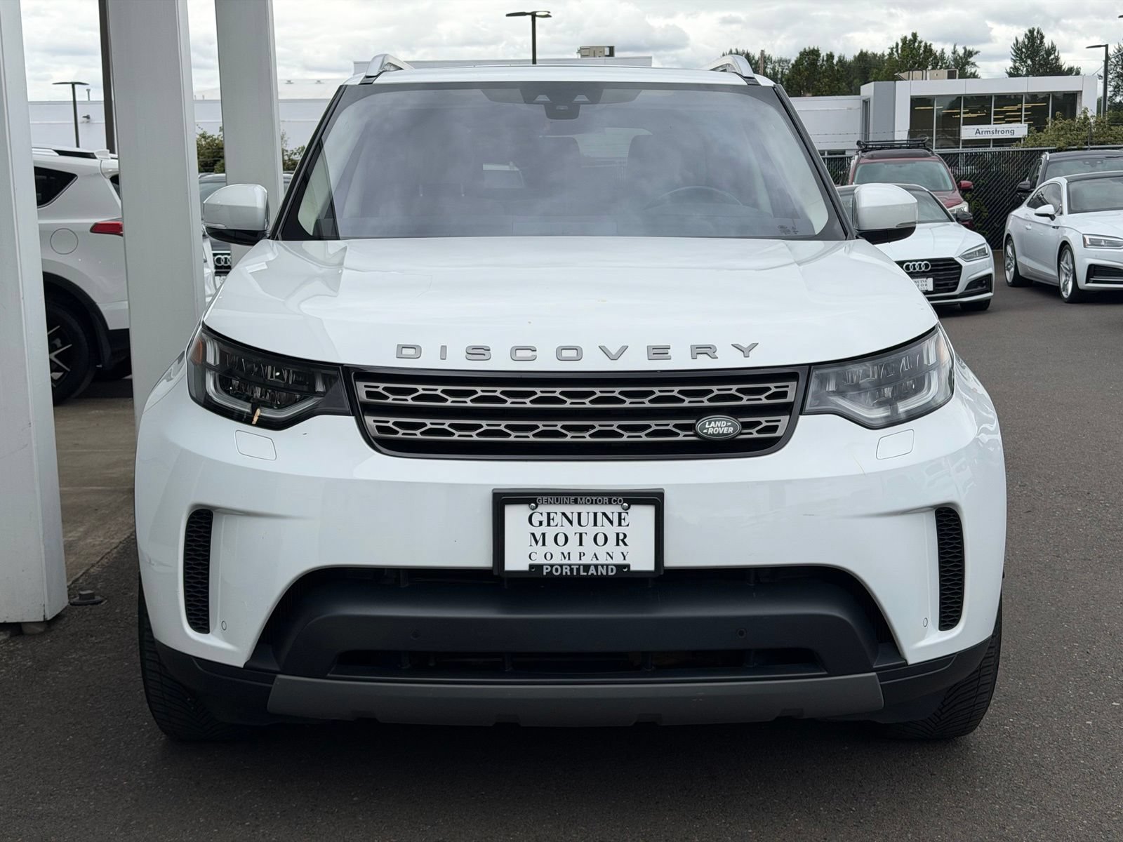 Used 2019 Land Rover Discovery SE AWD/4WD image 2
