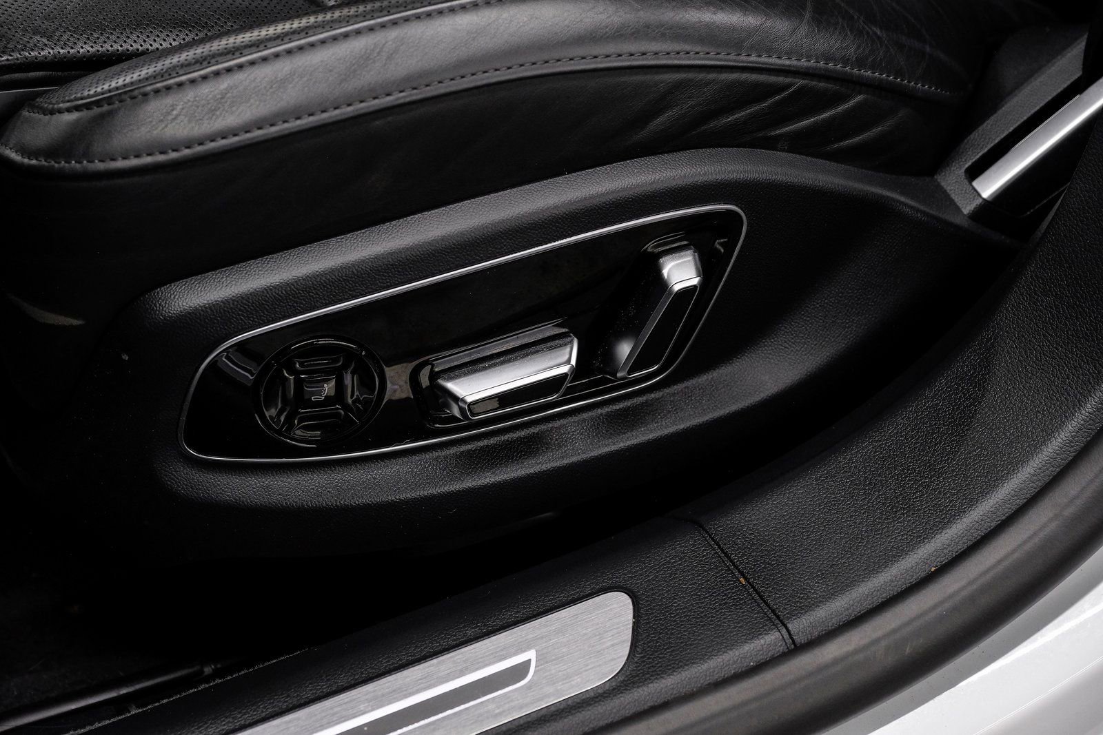 Used 2022 Audi A8 L 3.0T w/ Luxury Package image 43