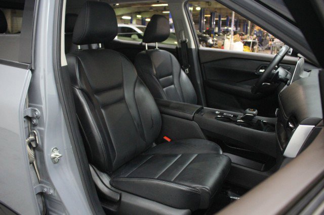 Used 2023 Nissan Rogue SV w/ SV Premium B Package image 23