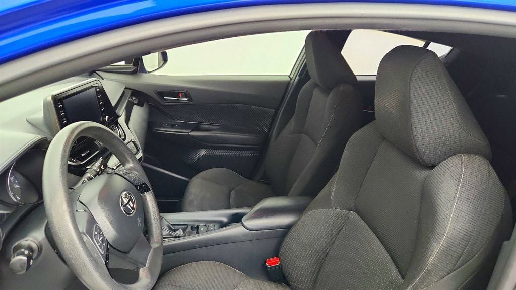 Used 2019 Toyota C-HR LE FWD image 17