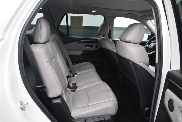 Used 2025 Honda Pilot Touring image 12