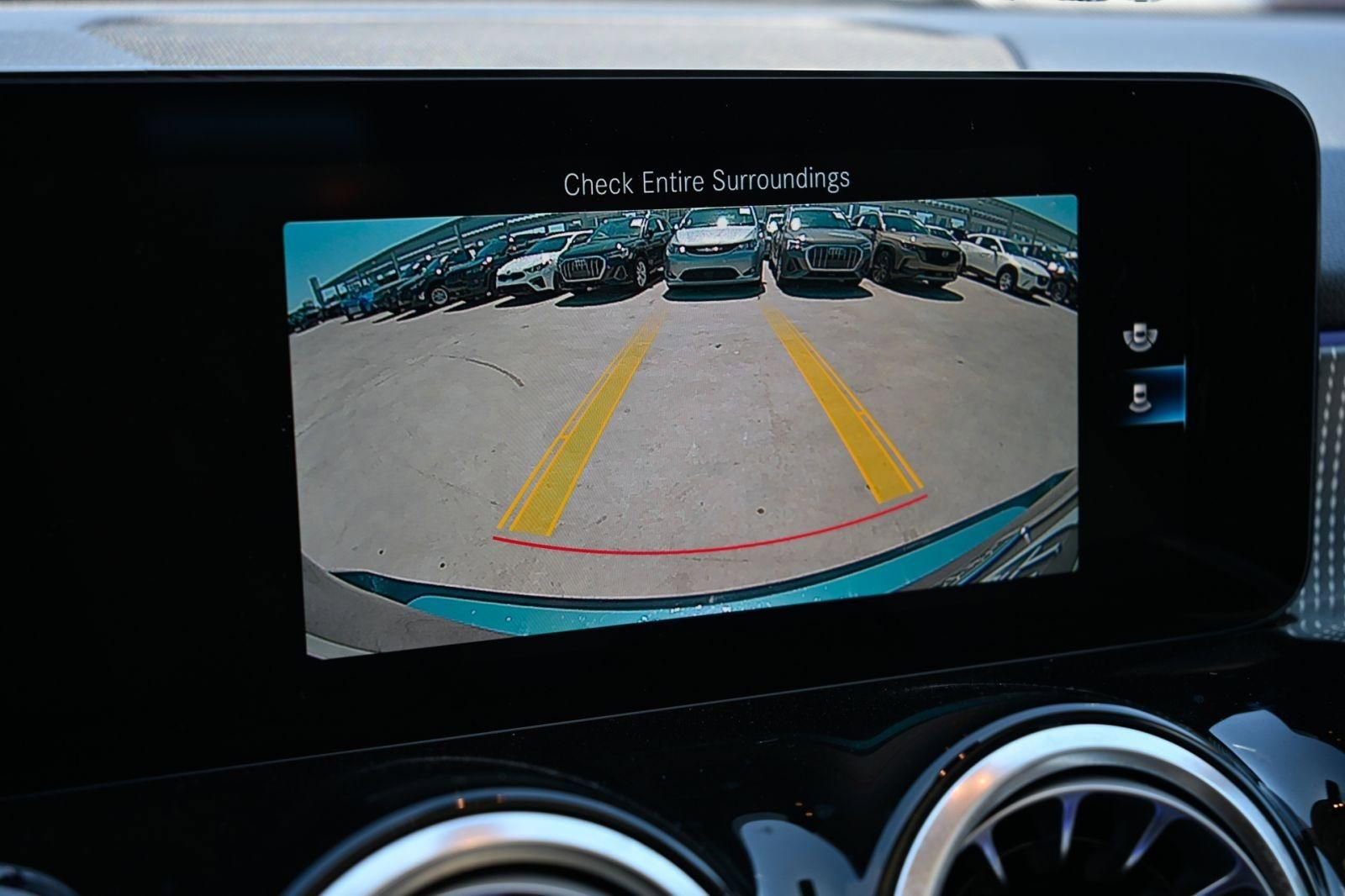 Used 2022 Mercedes-Benz GLB 250 w/ Premium Package Lite image 31