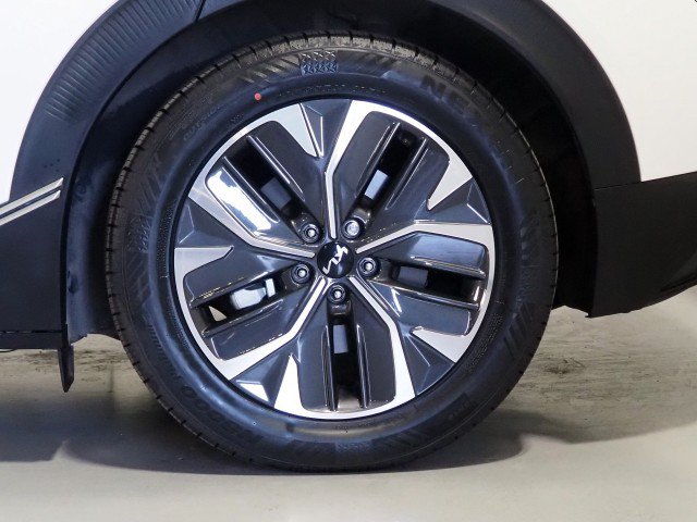 Used 2024 Kia EV6 Light Long Range RWD image 47