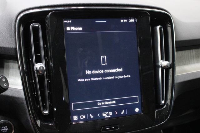 Used 2025 Volvo XC40 B5 Plus image 33