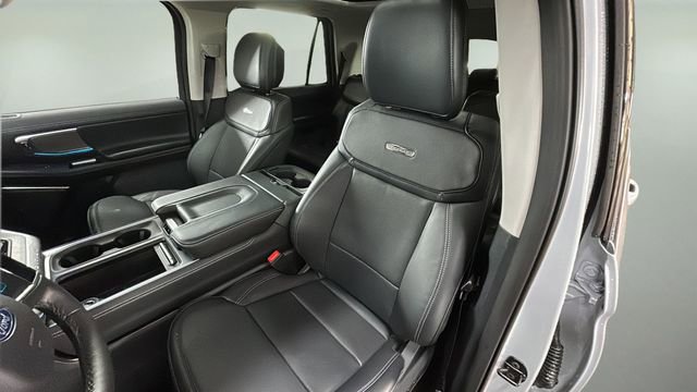 New 2026 Ford Expedition Platinum w/ Driver's Package image 8
