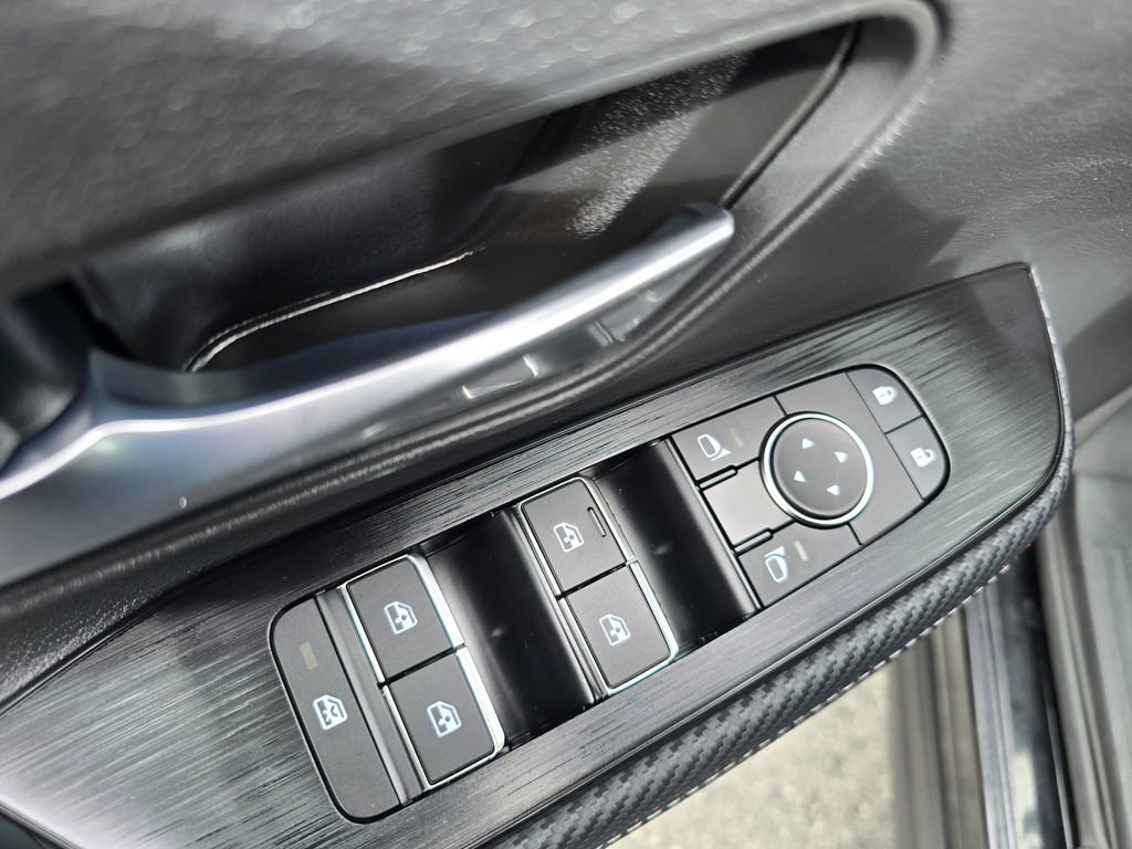 Used 2025 Nissan Kicks SR w/ SR Premium Package FWD image 19